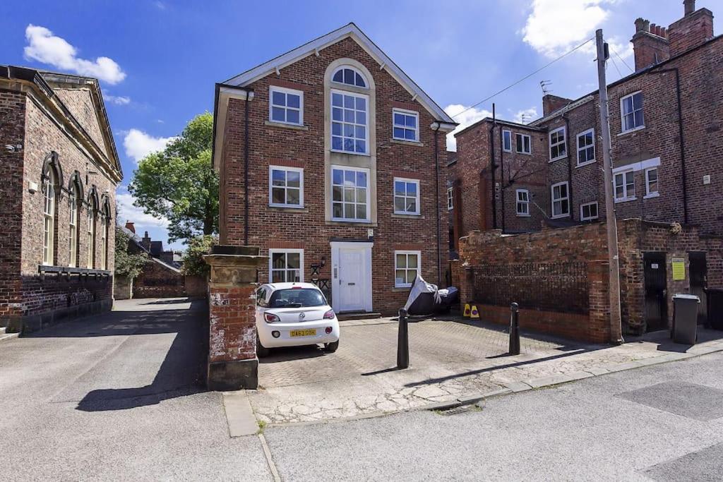Loveyork Priory Apartment - Central With Parking Extérieur photo